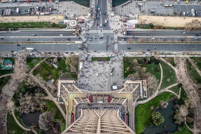 private-self-guided-audio-tour-of-the-eiffel-tower-no-ticket