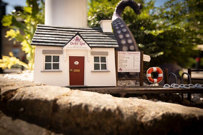Private Self-Guided Dinky Door Hunt in Cambridge - Mill Road’s Mysteries
