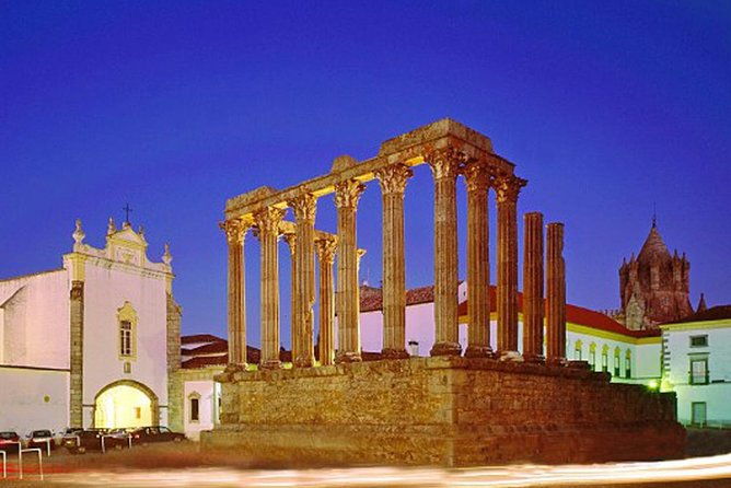 private-seville-transfer-from-lisbon-with-stop-in-evora