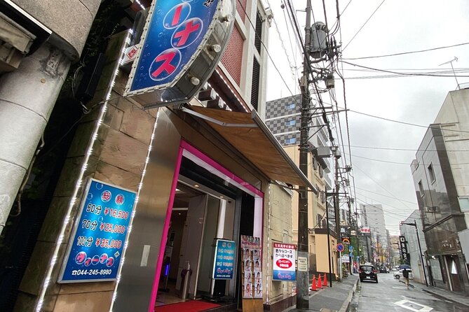 private-shinjuku-kawasaki-tokyo-slum-walking-tour-with-transfer