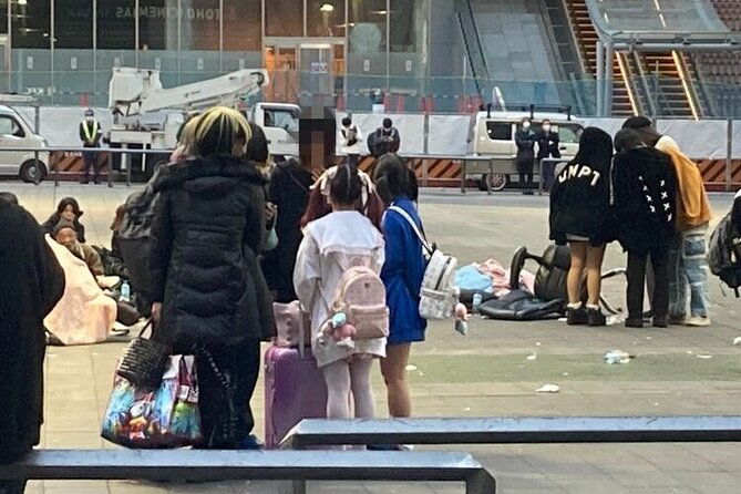 private-shinjuku-kawasaki-tokyo-slum-walking-tour-with-transfer