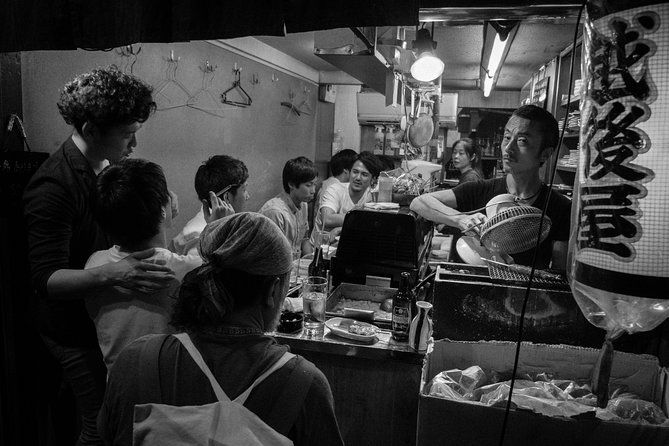 private-shinjuku-nightlife-walking-tour-golden-gai-bar-crawl