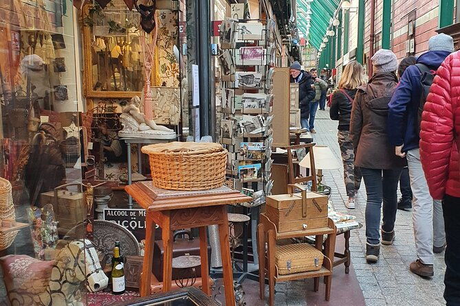 private-shopping-tour-at-the-paris-antique-flea-market