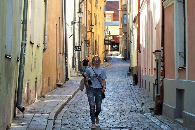 Private Shore Excursion: Tallinn Old Town Walking Tour with Round-Trip Transfer - Breaking Down the Itinerary