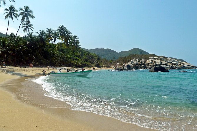 private-shuttle-from-barranquilla-airport-to-hotel-close-to-tayrona-park