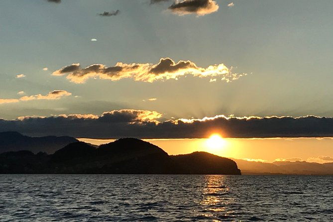 private-sightseeing-boat-trip-on-lake-thun-interlaken