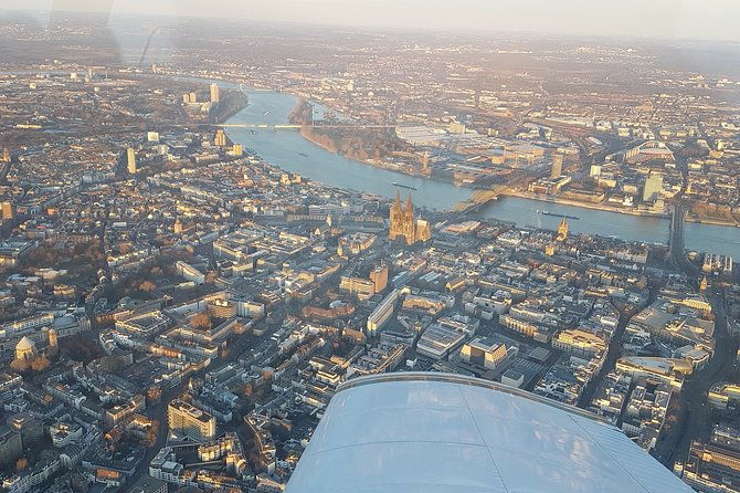 private-sightseeing-flight-above-cologne