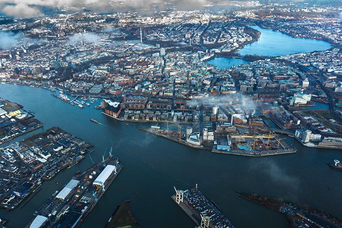 private-sightseeing-flight-over-hamburg