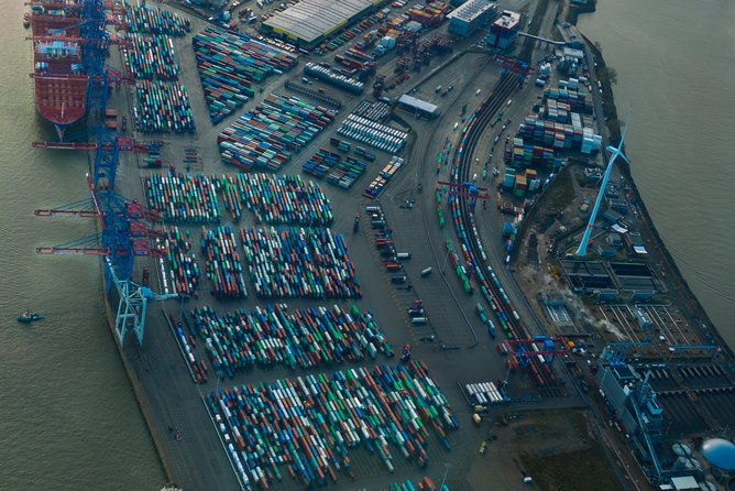 private-sightseeing-flight-over-hamburg