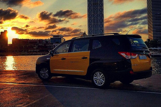 private-sightseeing-in-barcelona-by-night