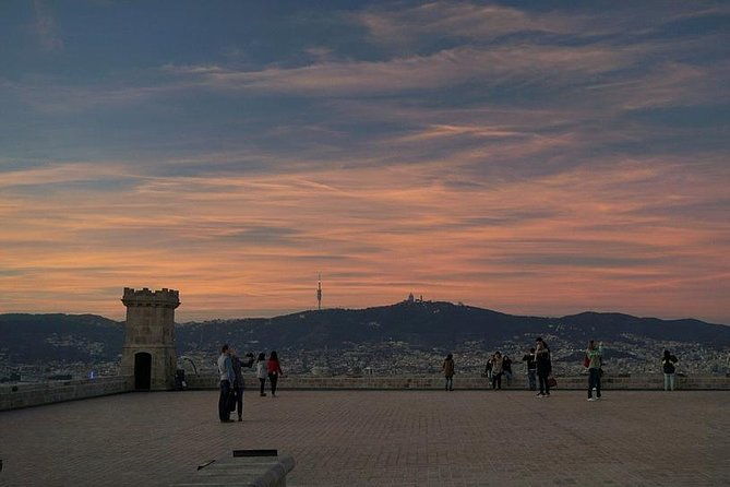 private-sightseeing-in-barcelona-by-night