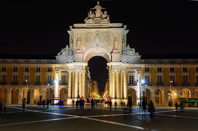 private-sightseeing-in-lisbon-by-night