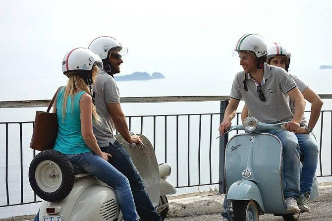 private-sightseeing-tour-in-naples-by-vespa