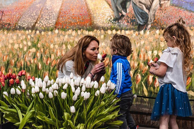 private-sightseeing-tour-to-keukenhof-gardens-and-the-windmills-from-amsterdam