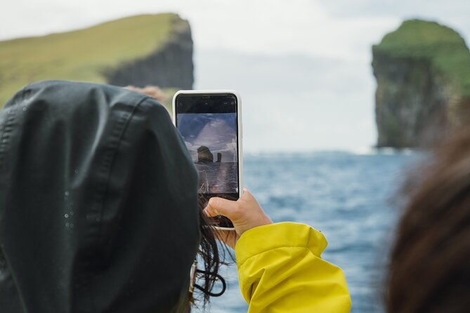 private-sightseeing-tour-with-local-skipper-to-vagar-area