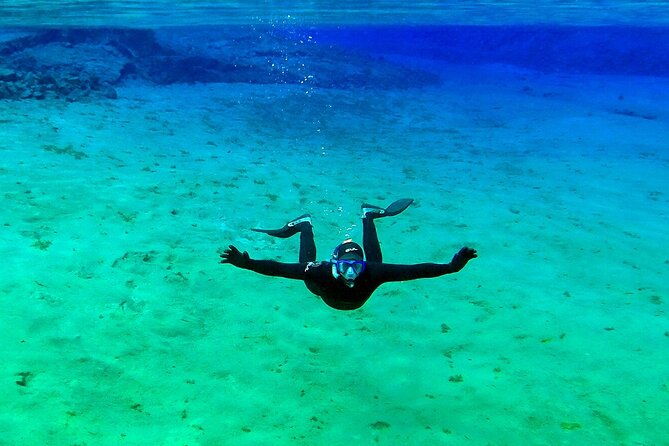 private-silfra-snorkeling-6-p-group-meet-on-location-with-underwater-photos