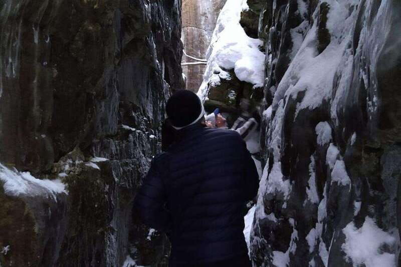 private-singhampton-caves-snowshoe-collingwood-blue-mountain