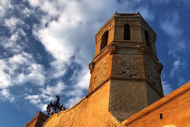 private-sitges-tour-with-wine-tasting-chocolate-local-lunch