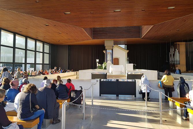 Private Small Groups Tour Fátima Full Day - Key Points