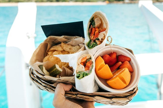 private-snorkel-trip-from-oahu-on-a-yacht