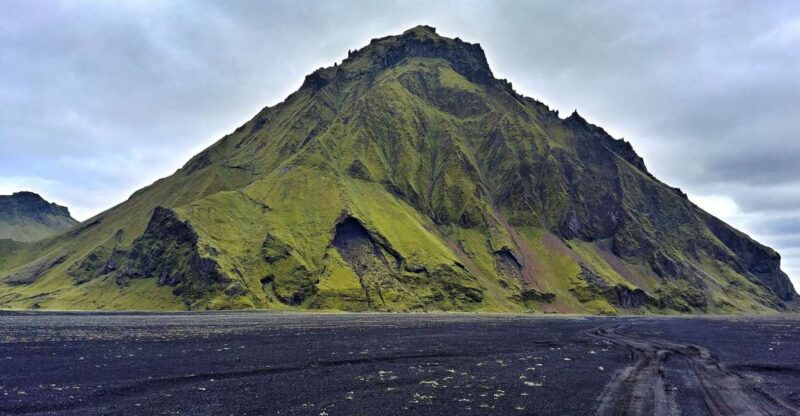 private-south-coast-ice-cave-black-sands-tour