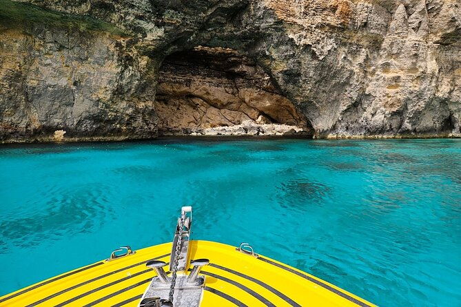 private-speedboat-2hrs-crystal-blue-lagoon-caves-snorkelling