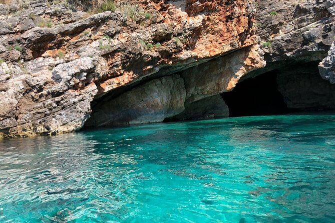 private-speedboat-for-the-grand-tour-of-national-park-grama-bay