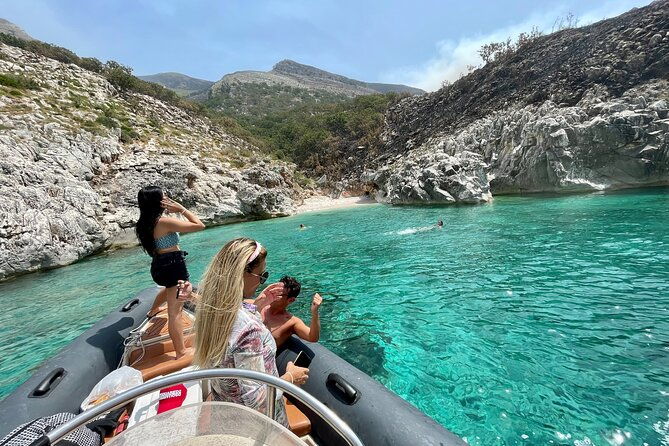 private-speedboat-for-the-grand-tour-of-national-park-grama-bay