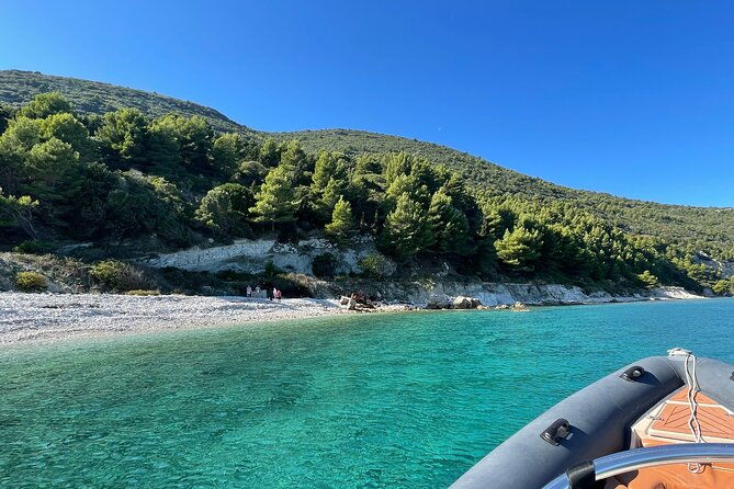 private-speedboat-for-visit-island-big-cave-beach-on-karaburun-2