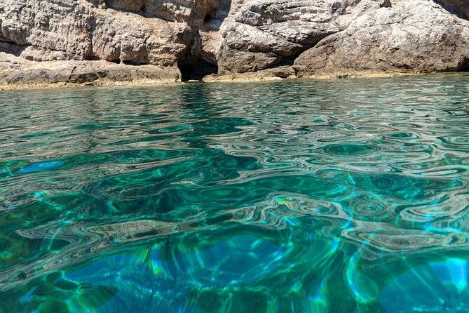 private-speedboat-tour-blue-cave-sandy-beaches-and-snorkelling