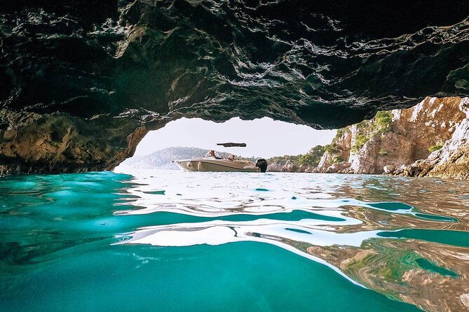private-speedboat-tour-caves-beaches-islands-and-more