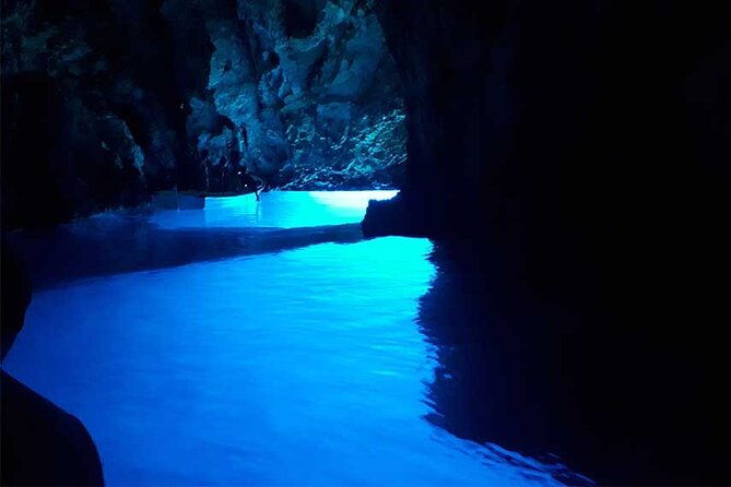 private-speedboat-tour-to-blue-cave-and-visit-island-hvar
