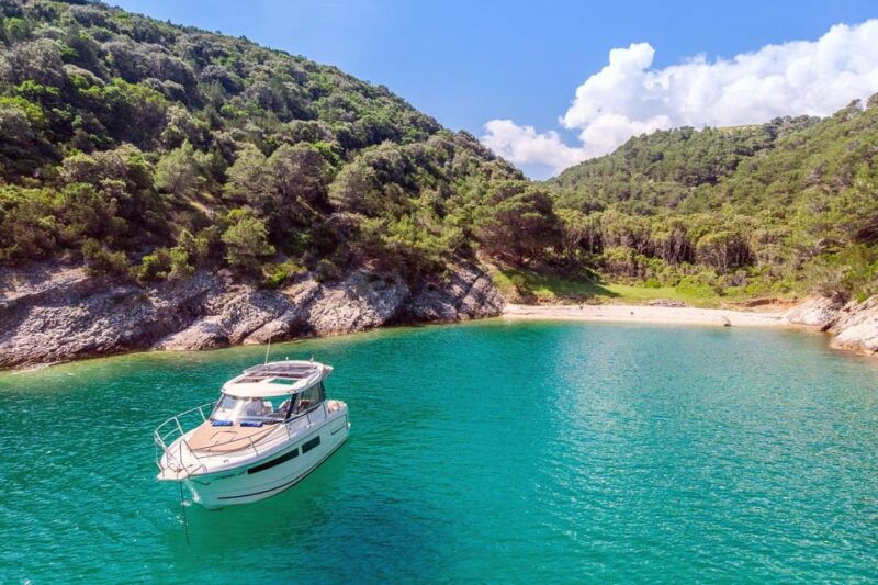 private-speedboat-tours-sea-symphony