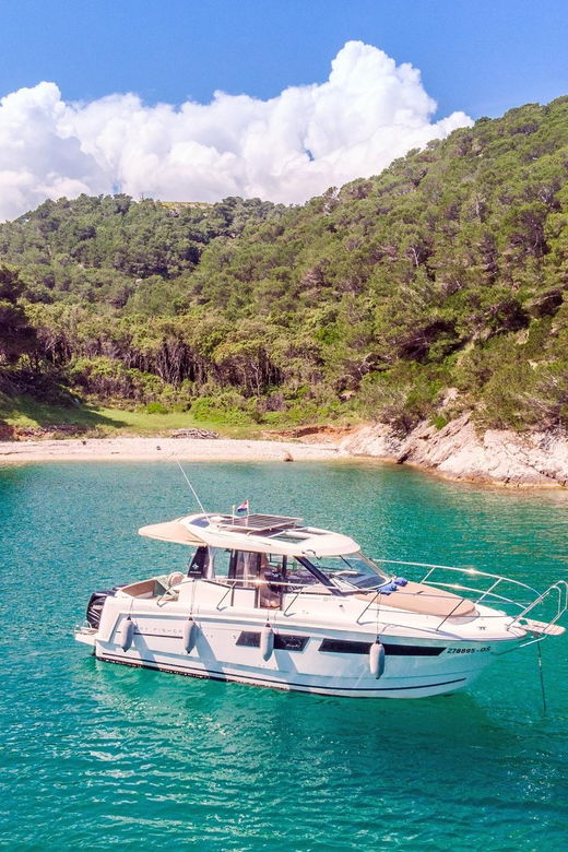 private-speedboat-tours-sea-symphony