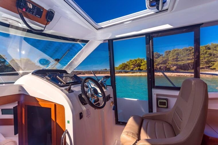 private-speedboat-tours-sea-symphony