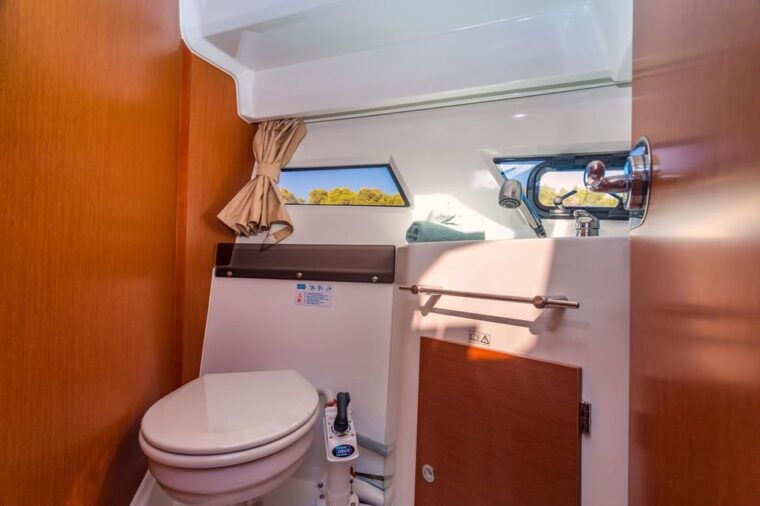 private-speedboat-tours-sea-symphony
