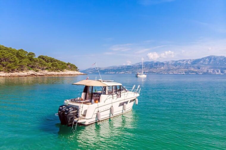 private-speedboat-tours-sea-symphony