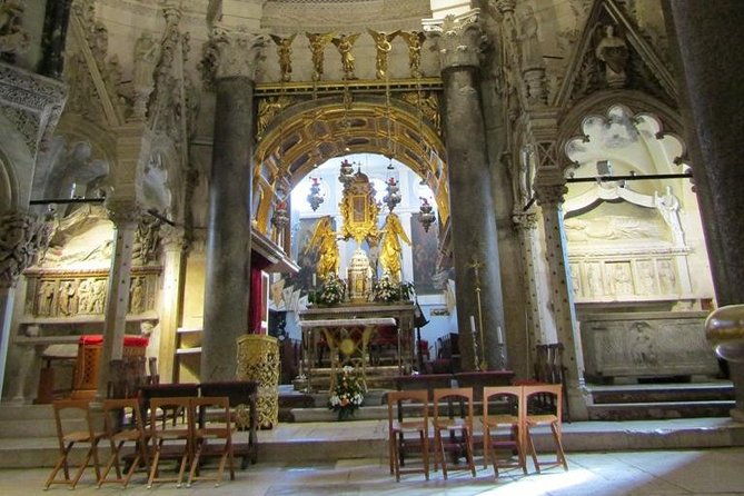 private-split-walking-tour-with-cathedral-entrance