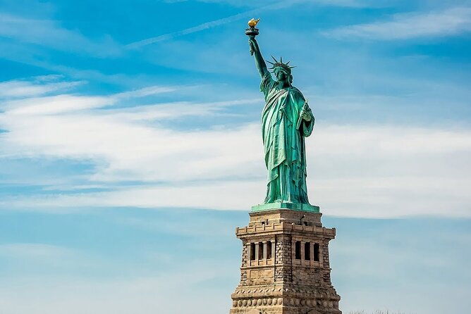 private-statue-of-liberty-and-ellis-island-tour-2