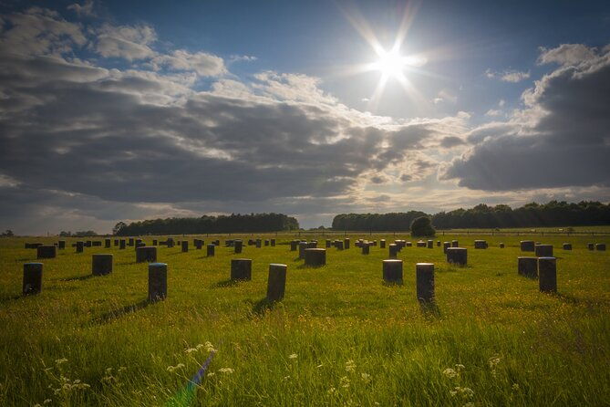 private-stonehenge-woodhenge-avebury-stone-circle-day-tour