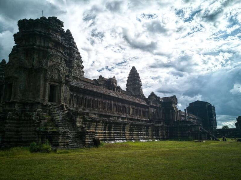 private-sunrise-angkor-wat-tour