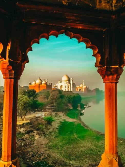Private Sunrise Taj Mahal and Agra fort from jaipur by car - FAQs