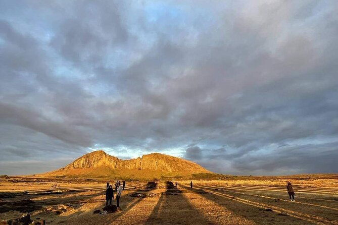 private-sunrise-tour-at-15-moai-tongariki-park