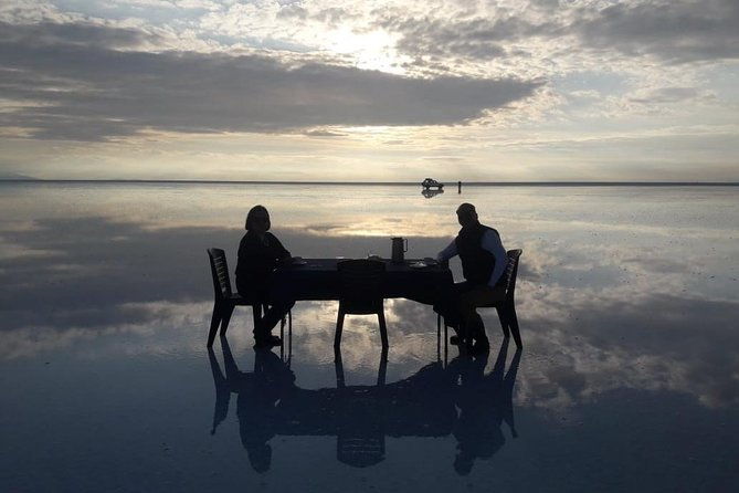 private-sunset-and-starlight-tour-in-uyuni-salt-flats