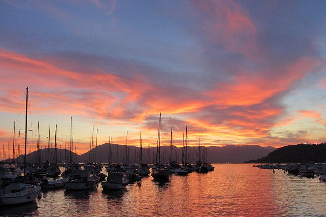 private-sunset-aperitif-on-a-boat-in-the-gulf-of-poets