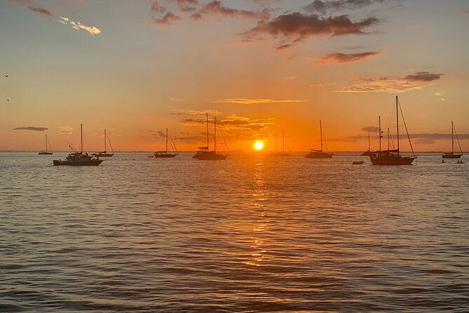 private-sunset-boat-cruise-in-miami-with-champagne-by-the-cleat-2