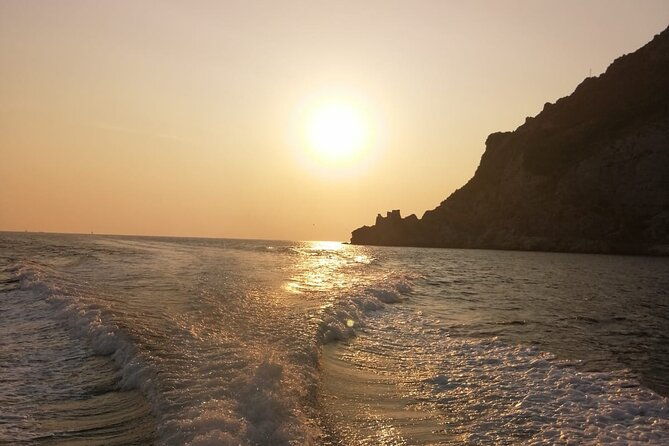 private-sunset-boat-tour-on-the-amalfi-coast-and-aperitif