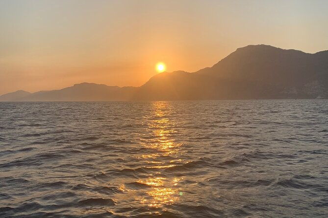 private-sunset-cruise-of-the-amalfi-coast-restroom-on-board-2