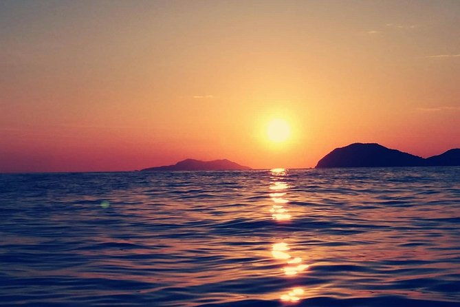 private-sunset-cruise-with-fisher-20-speedboat