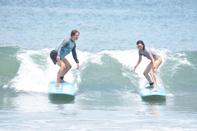 private-surf-lesson-with-local-professionals-in-tamarindo-beach